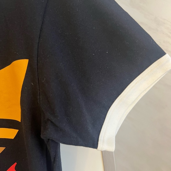 Gucci Black T-Shirt with Gold and Red Logo - Picture 4 of 9